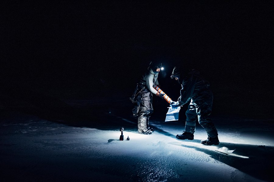 Foto der Forschenden in der Polarnacht